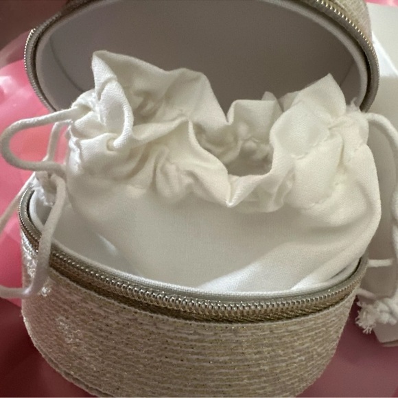 Dior Cream and Gold Cosmetic Bag - Picture 3 of 3